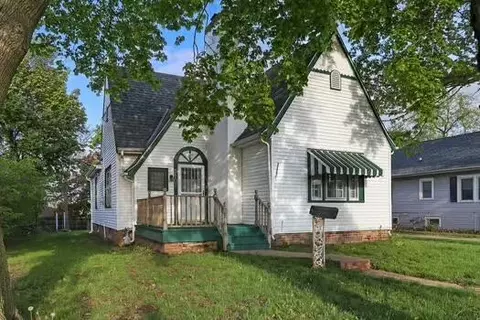 1107 Perry, Racine, WI 53406