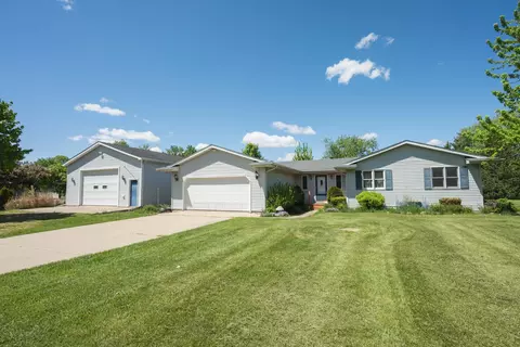 W5670 School, Walworth, WI 53184