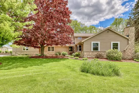 1559 River Bnd, Grafton, WI 53024