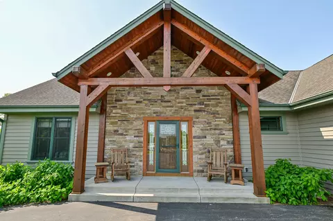 130 Arnold, Dousman, WI 53118