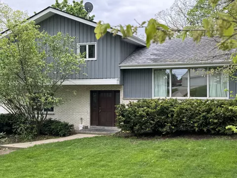 2455 N 116th, Wauwatosa, WI 53226