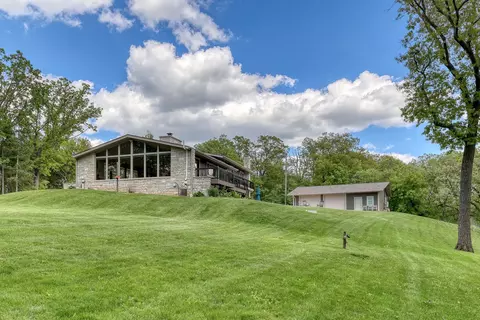 s12w29085 Summit, Delafield, WI 53188