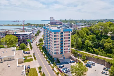 415 N N Lk #805, Port Washington, WI 53074