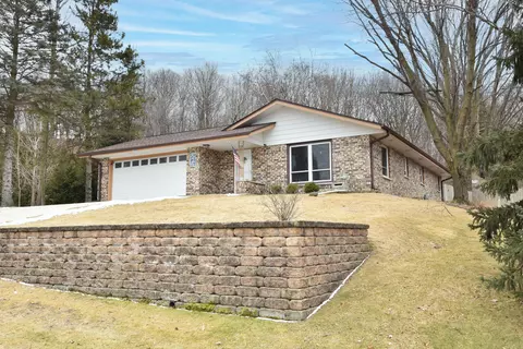 526 Oakview, Slinger, WI 53086