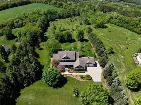 w331s609 Erin, Delafield, WI 53018