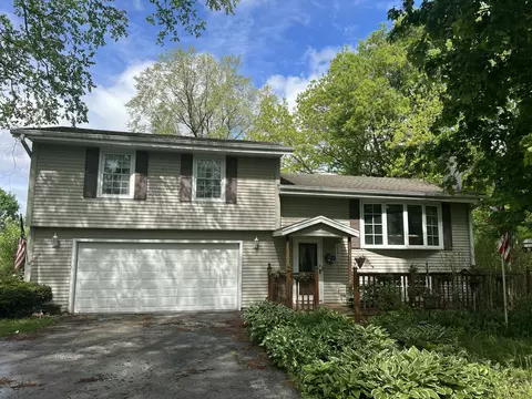 w250s4289 Center, Waukesha, WI 53189