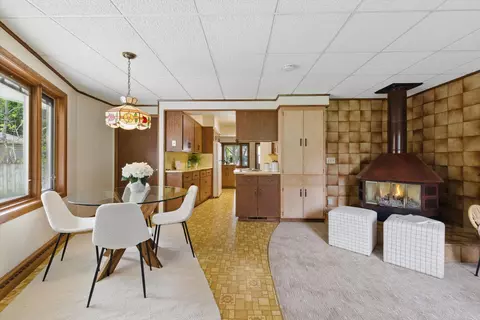 7022 N Navajo, Glendale, WI 53217