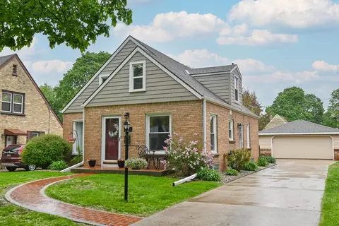 542 N 107th, Wauwatosa, WI 53226