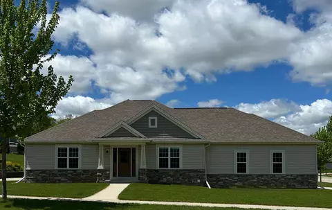715 Willow, Hartford, WI 53027