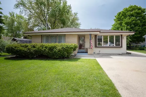 4919 W Cold Spg #53220, Greenfield, WI 53220