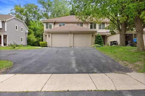 2419 Willowood #B, Waukesha, WI 53188