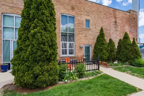 3059 N Weil #124, Milwaukee, WI 53212