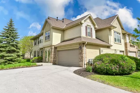8687 S Deerwood, Franklin, WI 53132