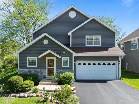 690 Valleyview #35-22, Geneva, WI 53147