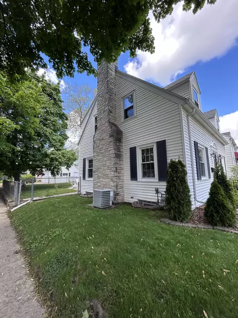 620 S East, Waukesha, WI 53186