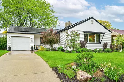9544 W W Ctr, Milwaukee, WI 53222