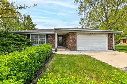2049 W Glen Oaks, Mequon, WI 53092