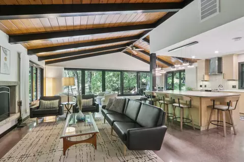 1265 Valley Rdg, Brookfield, WI 53005