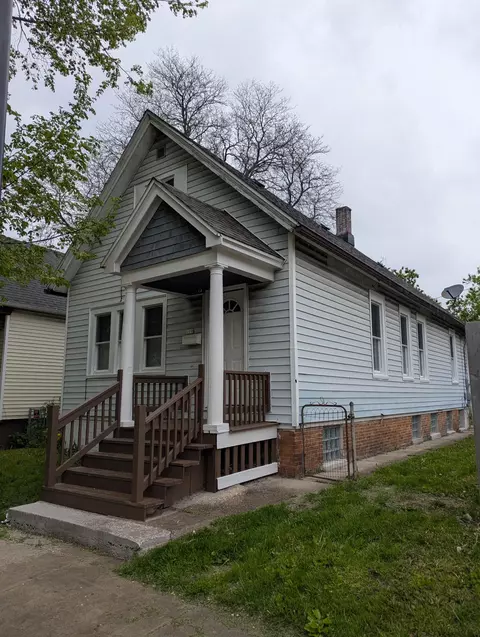 110 W W Ctr, Milwaukee, WI 53212
