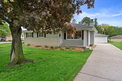 5863 Oakwood, Greendale, WI 53129