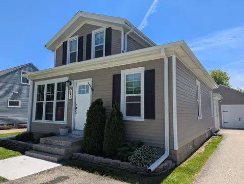 707 E Roland, Oconomowoc, WI 53066