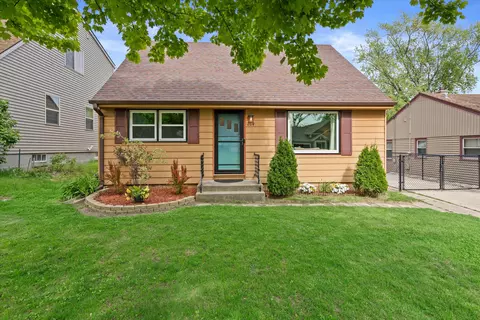 264 N 110th, Wauwatosa, WI 53226