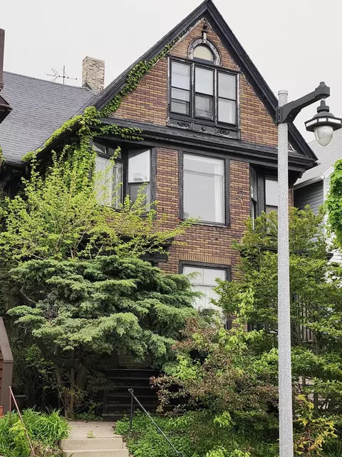 524 E Glover, Milwaukee, WI 53212