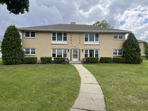 3057 N 121st, Wauwatosa, WI 53222