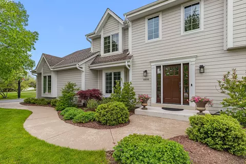 8806 W Daventry, Mequon, WI 53097