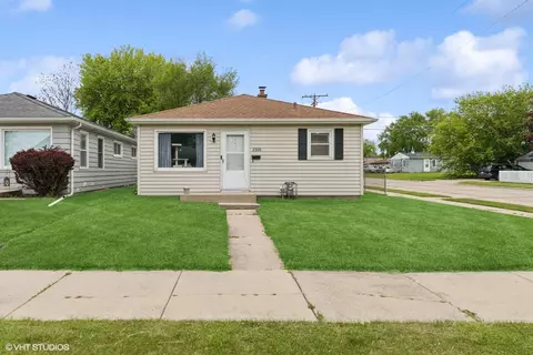 2300 W Lawn, Racine, WI 53405