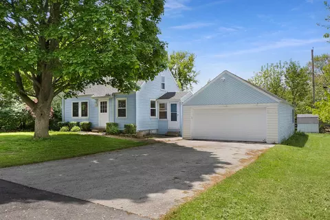 w272n2569 Apple Tree, Pewaukee, WI 53072