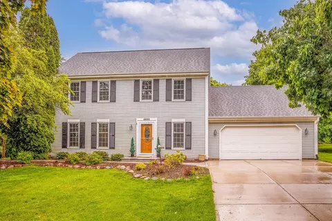 6633 W Beacon Hl, Franklin, WI 53132