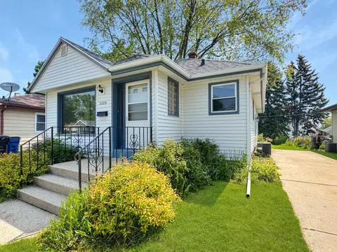 2209 Summit, Racine, WI 53404