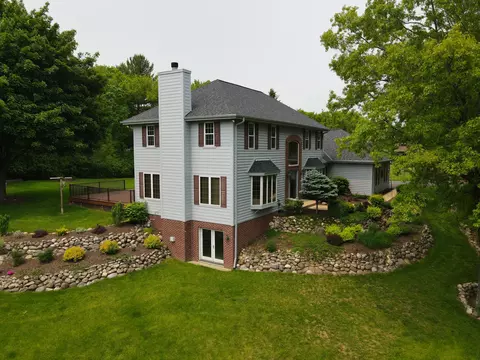 936 Broken Bow, Delafield, WI 53018