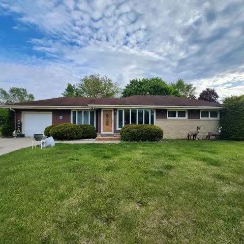 4601 S Clearwater, New Berlin, WI 53151