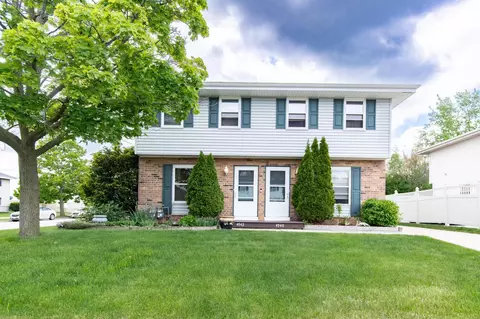 4940 42nd #4942, Kenosha, WI 53144