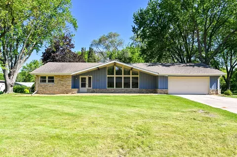 17620 Continental, Brookfield, WI 53045