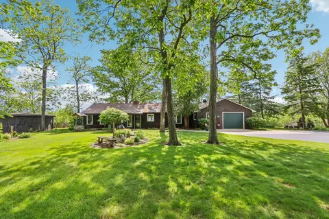 950 N Dousman, Summit, WI 53066
