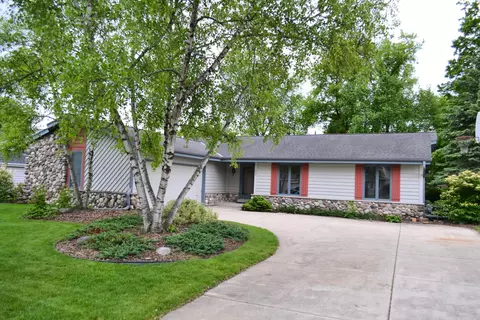 7827 W Canterbury, Franklin, WI 53132