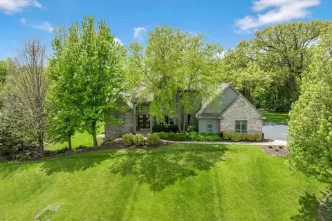w283n4887 Roosevelts Quay, Pewaukee, WI 53072