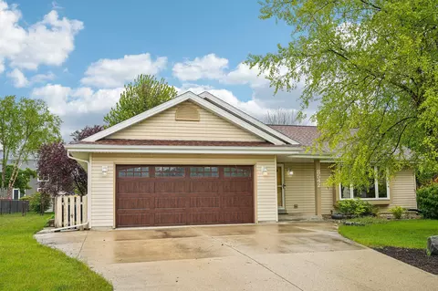 8542 S Cortland, Oak Creek, WI 53154