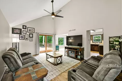 8505 S Parknoll, Oak Creek, WI 53154