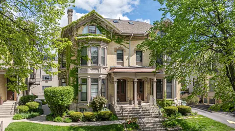 912 E Pleasant #2, Milwaukee, WI 53202