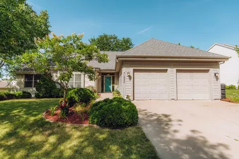 1942 Foxcroft, Waukesha, WI 53189