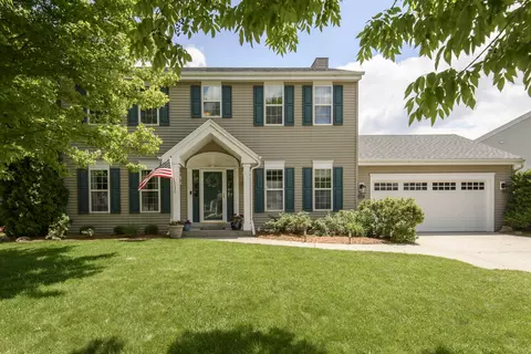3517 Rivers Xing, Waukesha, WI 53189