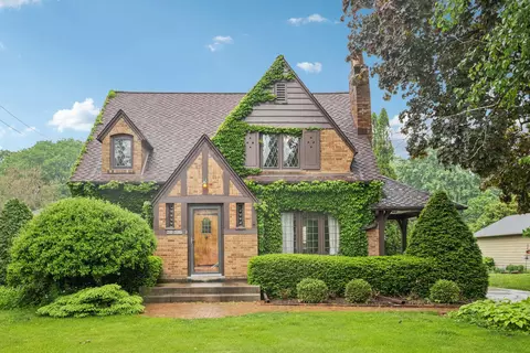 w66n525 Madison, Cedarburg, WI 53012