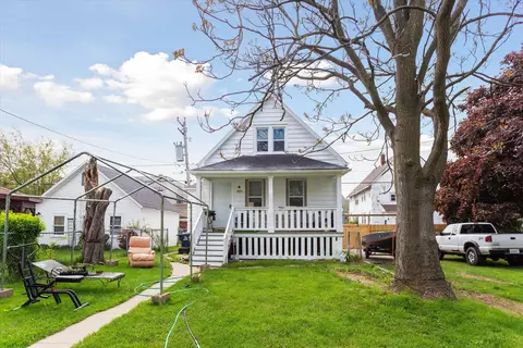 3873 Dr William Finlayson, Milwaukee, WI 53212