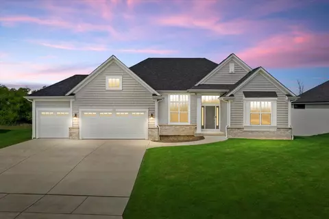 1279 E Hickory Crk, Oak Creek, WI 53154