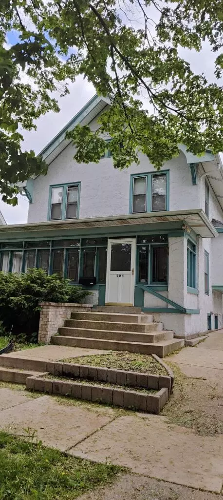 908 Pleasant, Waukesha, WI 53186