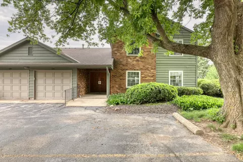 735 S Imperial #D, Hartland, WI 53029